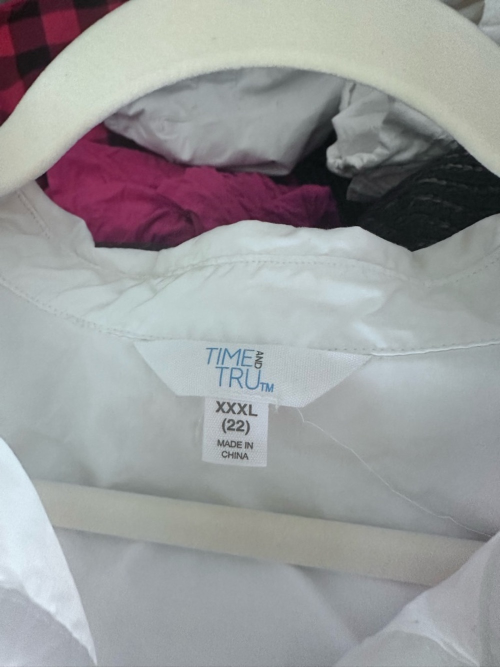 Time and Tru Women’s Crisp White Button-Up Shirt - Picture 4 of 4